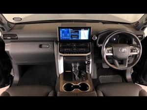 Toyota Land Cruiser 300 3.5T ZX - Image 6