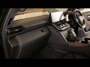 Toyota Land Cruiser 300 3.5T ZX - Image 7