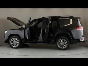 Toyota Land Cruiser 300 3.5T ZX - Image 11