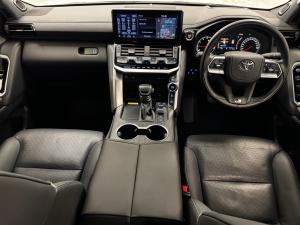 Toyota Land Cruiser 300 3.5T GR-Sport - Image 6