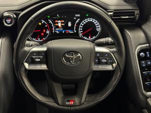 Toyota Land Cruiser 300 3.5T GR-Sport - Image 8