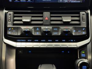 Toyota Land Cruiser 300 3.5T GR-Sport - Image 13