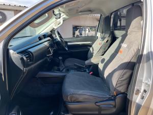 Toyota Hilux 2.4GD-6 single cab 4x4 Raider manual - Image 11