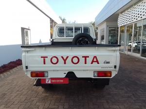 Toyota Land Cruiser 79 2.8GD-6 single cab auto - Image 5