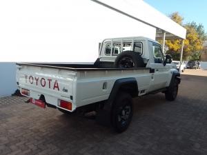 Toyota Land Cruiser 79 2.8GD-6 single cab auto - Image 2