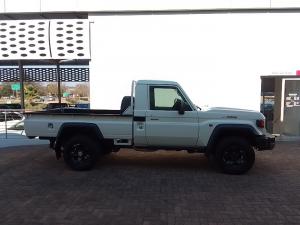 Toyota Land Cruiser 79 2.8GD-6 single cab auto - Image 3