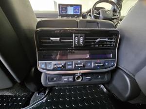 Toyota Land Cruiser 300 3.3D ZX - Image 17