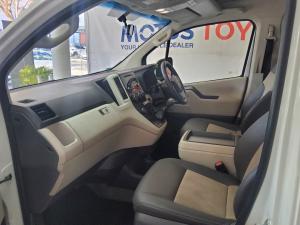 Toyota Quantum 2.8 SLWB bus 14-seater GL manual - Image 7