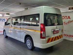 Toyota Quantum 2.8 SLWB bus 14-seater GL manual - Image 11