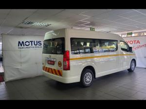 Toyota Quantum 2.8 SLWB bus 14-seater GL manual - Image 2