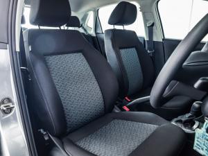 Volkswagen Polo Vivo hatch 1.6 Life - Image 19