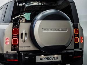 Land Rover Defender 110 D300 X-Dynamic HSE - Image 10