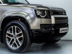 Land Rover Defender 110 D300 X-Dynamic HSE - Image 3