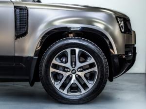 Land Rover Defender 110 D300 X-Dynamic HSE - Image 4