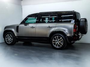 Land Rover Defender 110 D300 X-Dynamic HSE - Image 8