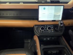 Land Rover Defender 110 D300 X-Dynamic HSE - Image 9