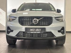 Volvo XC40 B4 Plus Dark - Image 2