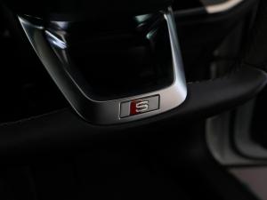 Audi Q3 40TFSI quattro Advanced - Image 17