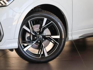 Audi Q3 40TFSI quattro Advanced - Image 3