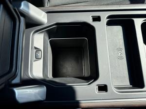 Land Rover Defender 130 D300 X-Dynamic HSE - Image 18