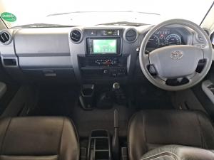 Toyota Land Cruiser 79 4.5D-4D V8 single cab LX - Image 6