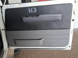 Toyota Land Cruiser 79 4.5D-4D V8 single cab LX - Image 11