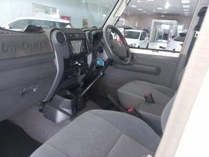 Toyota Land Cruiser 79 4.5D-4D V8 double cab LX - Image 11