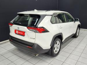 Toyota RAV4 2.0 GX auto - Image 2