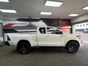 Toyota Hilux 2.4GD-6 Xtra cab Raider manual - Image 3