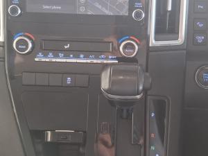Toyota Quantum 2.8 LWB bus 6-seater VX Premium - Image 9