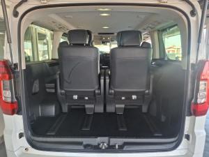 Toyota Quantum 2.8 LWB bus 6-seater VX Premium - Image 11