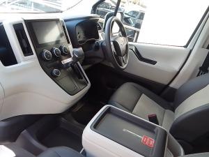 Toyota Quantum 2.8 SLWB bus 14-seater GL auto - Image 9