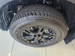 Nissan Navara 2.5DDTI PRO-2X automatic D/C - Image 9