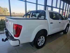 Nissan Navara 2.5DDTI SE Plus D/C - Image 2