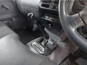 Nissan NP300 Hardbody 2.5TDi (aircon) - Image 10