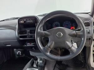 Nissan NP300 Hardbody 2.5TDi (aircon) - Image 11