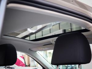 Volkswagen Polo hatch 1.0TSI Life auto - Image 16