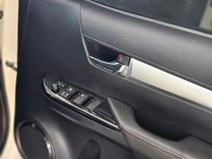 Toyota Hilux 2.8GD-6 double cab Raider auto - Image 8