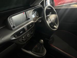 Hyundai Grand i10 1.0 Premium hatch - Image 10