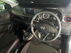 Hyundai Grand i10 1.0 Premium hatch - Image 9