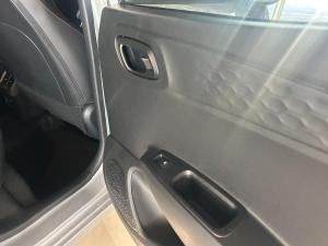 Hyundai Grand i10 1.0 Premium hatch - Image 12