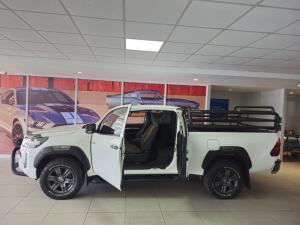 Toyota Hilux 2.4GD-6 Xtra cab Raider manual - Image 3