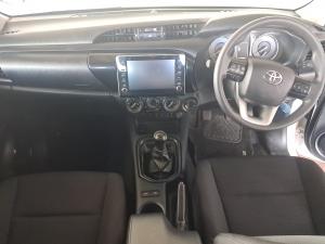Toyota Hilux 2.4GD-6 single cab 4x4 Raider manual - Image 6