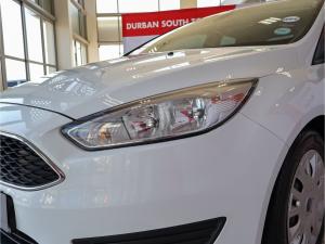 Ford Focus sedan 1.0T Ambiente auto - Image 15