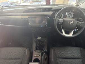 Toyota Hilux 2.4GD-6 double cab Raider manual - Image 8
