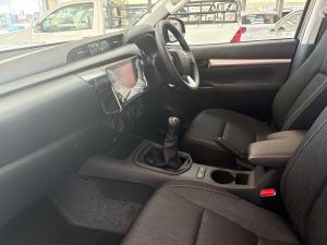 Toyota Hilux 2.4GD-6 double cab Raider manual - Image 9