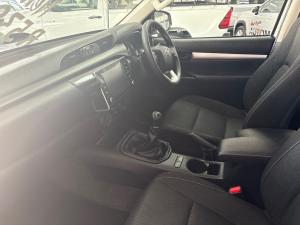 Toyota Hilux 2.4GD-6 double cab 4x4 Raider manual - Image 7