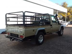 Toyota Land Cruiser 79 4.5D-4D V8 single cab LX - Image 2