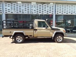 Toyota Land Cruiser 79 4.5D-4D V8 single cab LX - Image 3