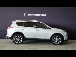 Toyota RAV4 2.2D-4D AWD VX - Image 3